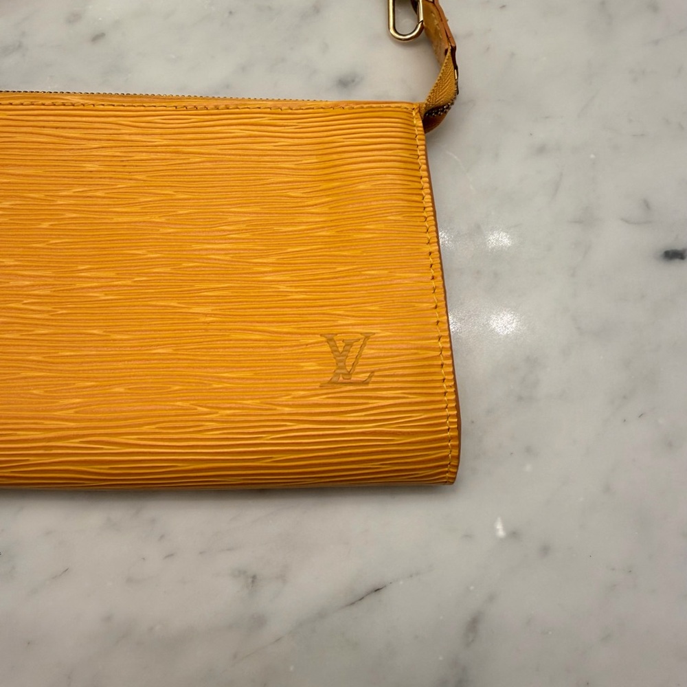 Louis Vuitton Epi Leather Pochette Accesorie Handbag - Picture 2 of 10